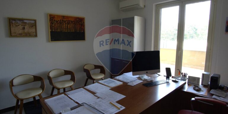 20251028104901-996461-27