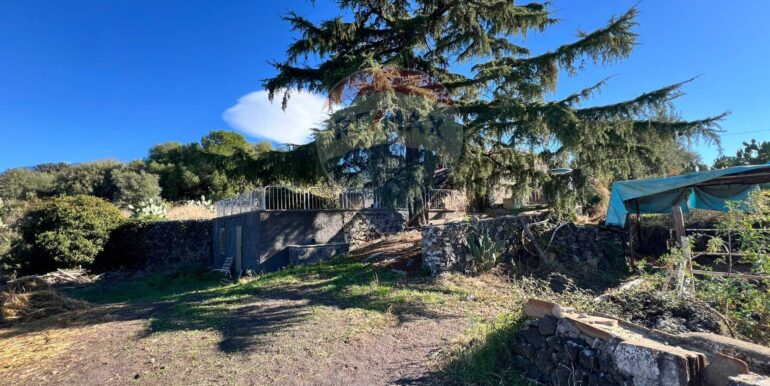 20251028175657-996791-15