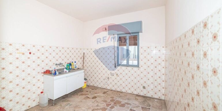 20251028211853-996828-16