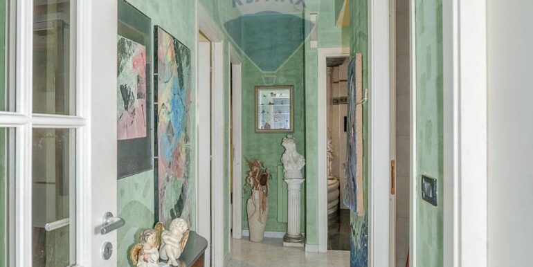 20251029105358-996877-8