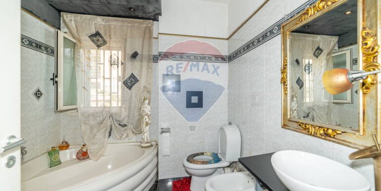 20251029105359-996877-16