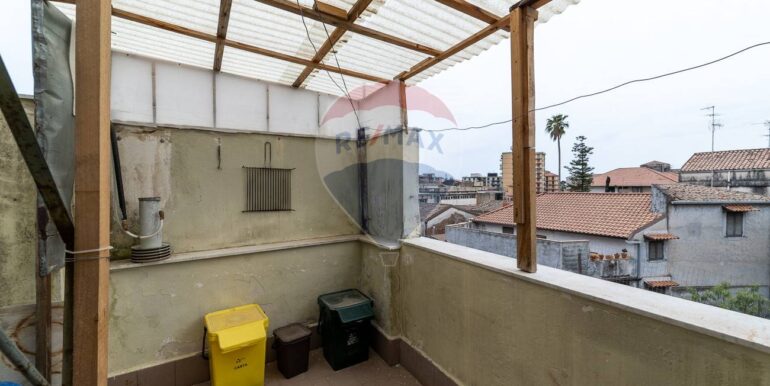 20251029111840-996889-12