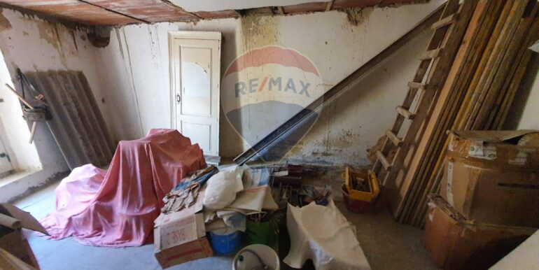 20251029120657-996903-12