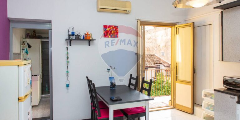 2025103094210-995947-15