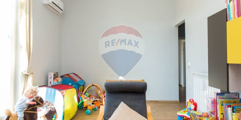 20251031120103-997467-7