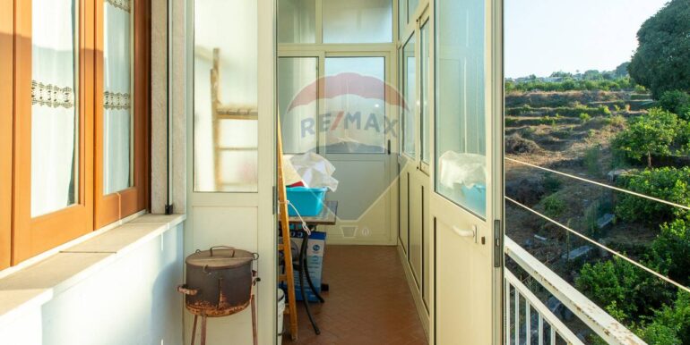 20251103174912-998269-11