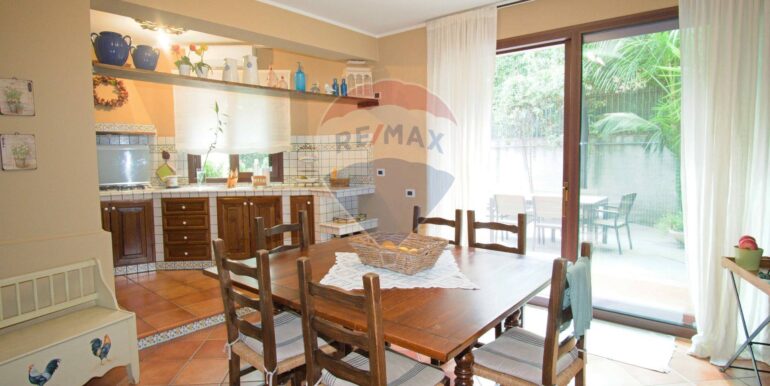 20251104125605-998441-10