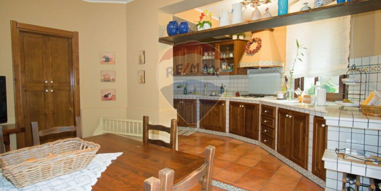 20251104125609-998441-11