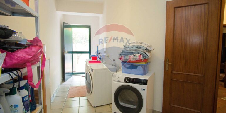 20251104125620-998441-14