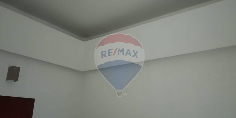 20251106235205-999302-7