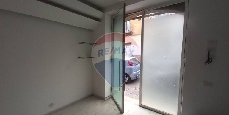 20251106235211-999302-10