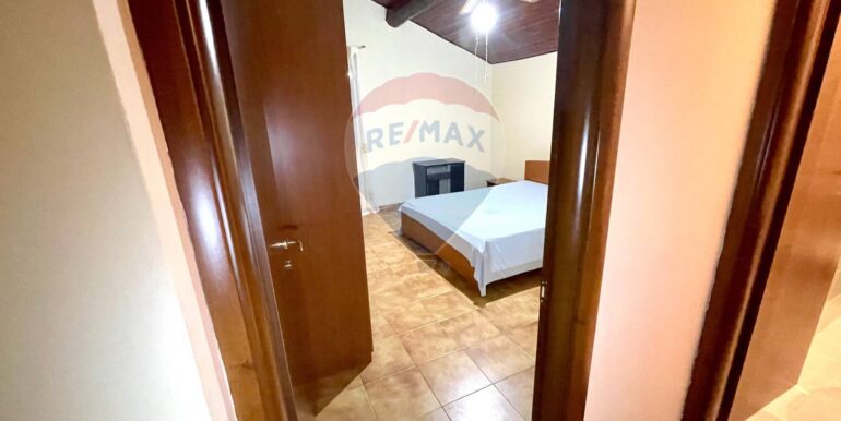 20251107183401-999494-8