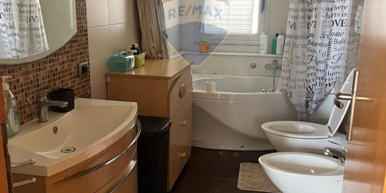 20251110182245-999988-3