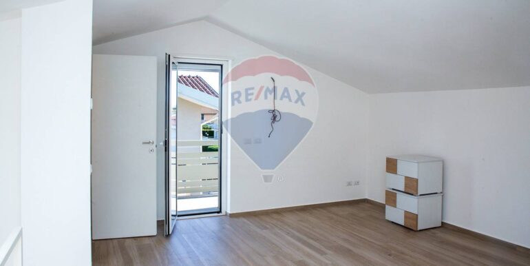 20251112100450-1000296-17