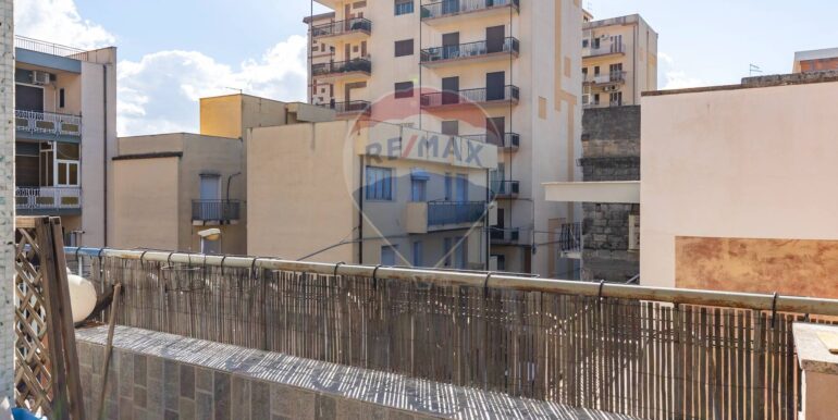 20251112180349-1000430-5