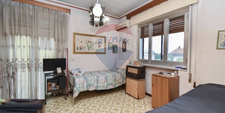 20251112183642-995985-12