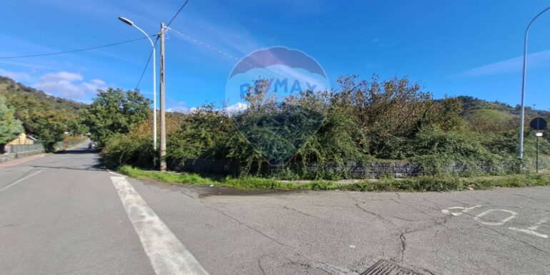 20251112194319-999747-8