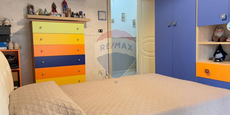 20251112213325-1000490-8