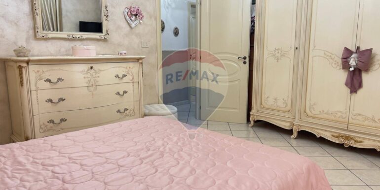 20251112213335-1000490-12