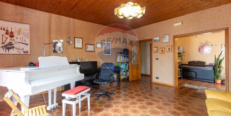 20251114114419-1000729-1