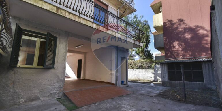 20251114183942-1000881-11