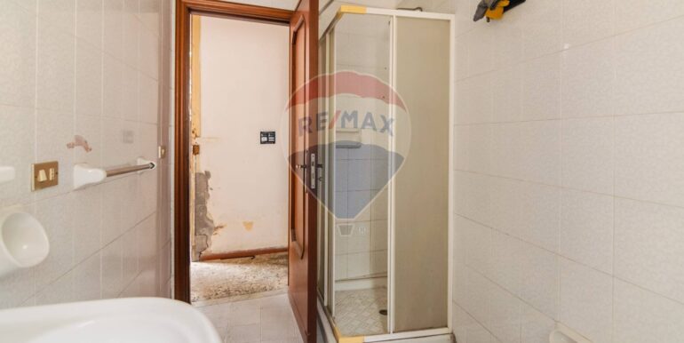 20251114184919-1000879-5