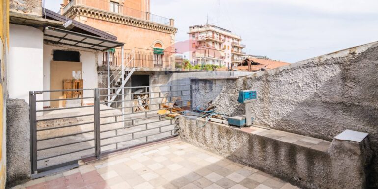 20251114184952-1000879-11