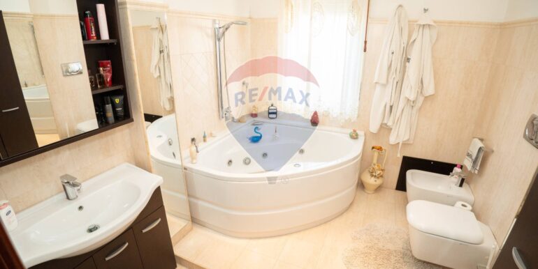 20251115185738-1000886-16