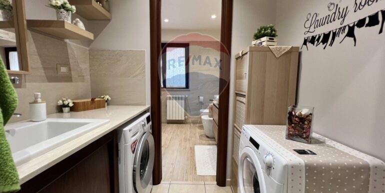 20251116193452-1000952-11