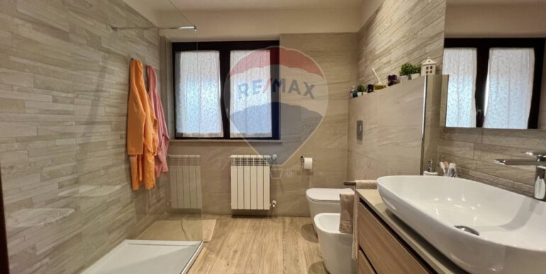 20251116193455-1000952-12