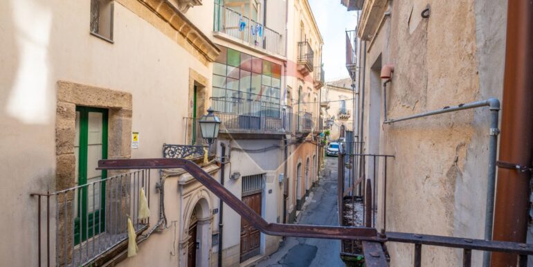 20251117115951-1000572-7