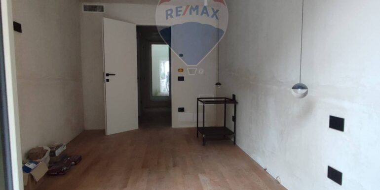 20251117175422-923075-16