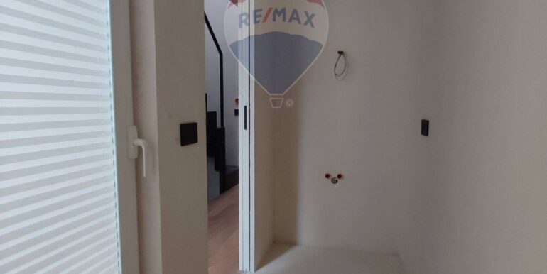 20251117175427-923075-18