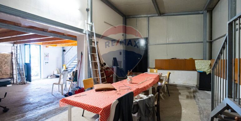 20251117211608-1001305-11