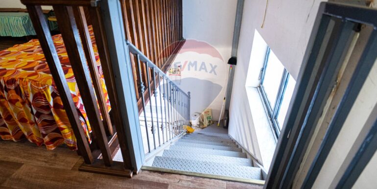 20251117211608-1001305-12