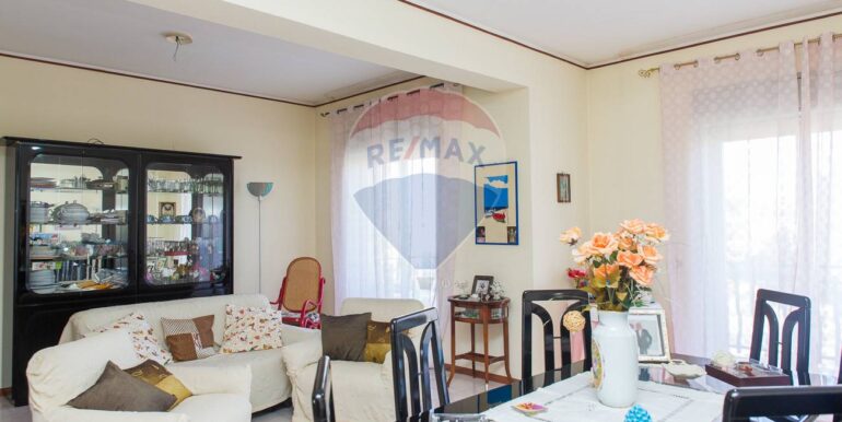 20251118120736-1001409-12