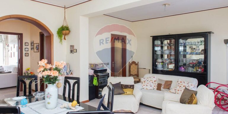 20251118120743-1001409-14