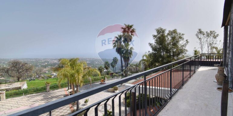 20251118143515-1002030-16