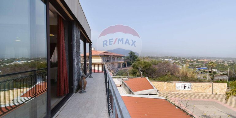 20251118143515-1002030-17