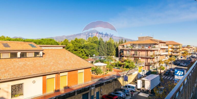 20251119174703-1002305-1