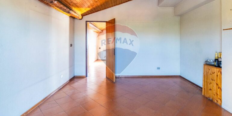 20251119175711-1002305-12