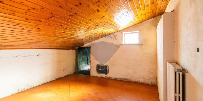 20251119175934-1002305-18