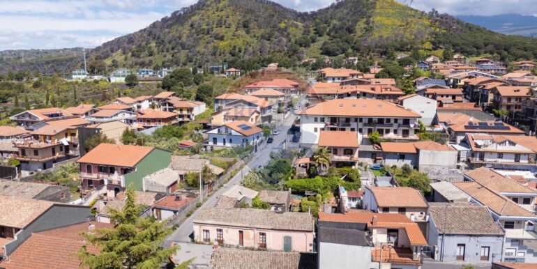 20251119183343-1002333-10