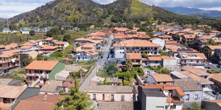 20251119183343-1002333-9