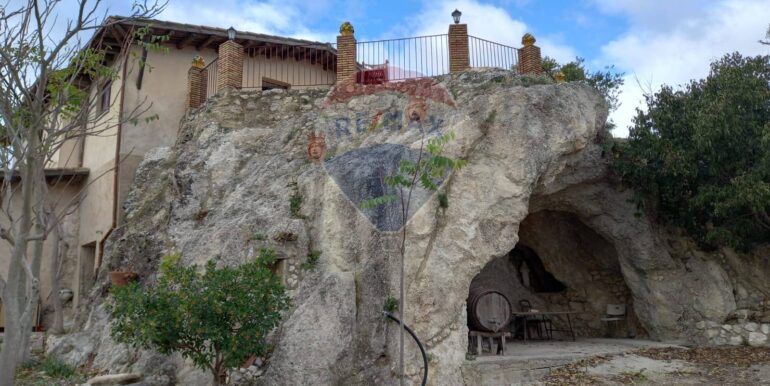 20251119224332-863699-17