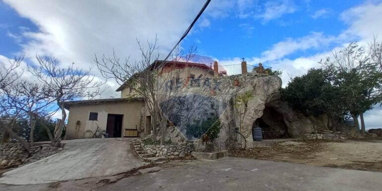 20251119224335-863699-18