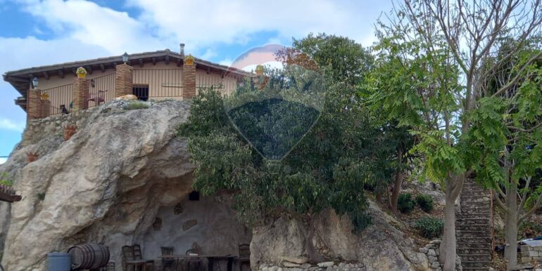 20251119224338-863699-19