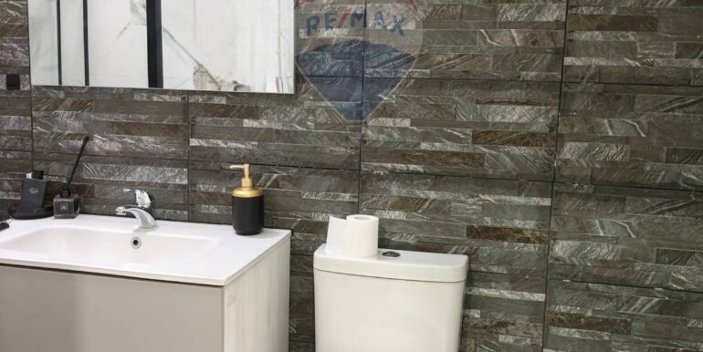 20251120114721-1001302-8