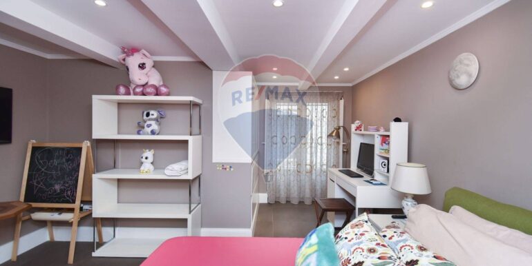 20251120184635-1002499-27