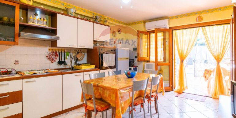 20251121145033-1002670-2